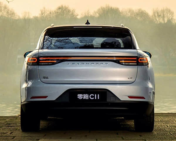 比亚迪固态电池来了！充电12分钟能跑1500km，零自燃，价格还不贵