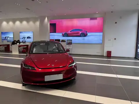 元旦直击武汉新能源车市：补贴接力对冲购置税，车主扎堆提车，